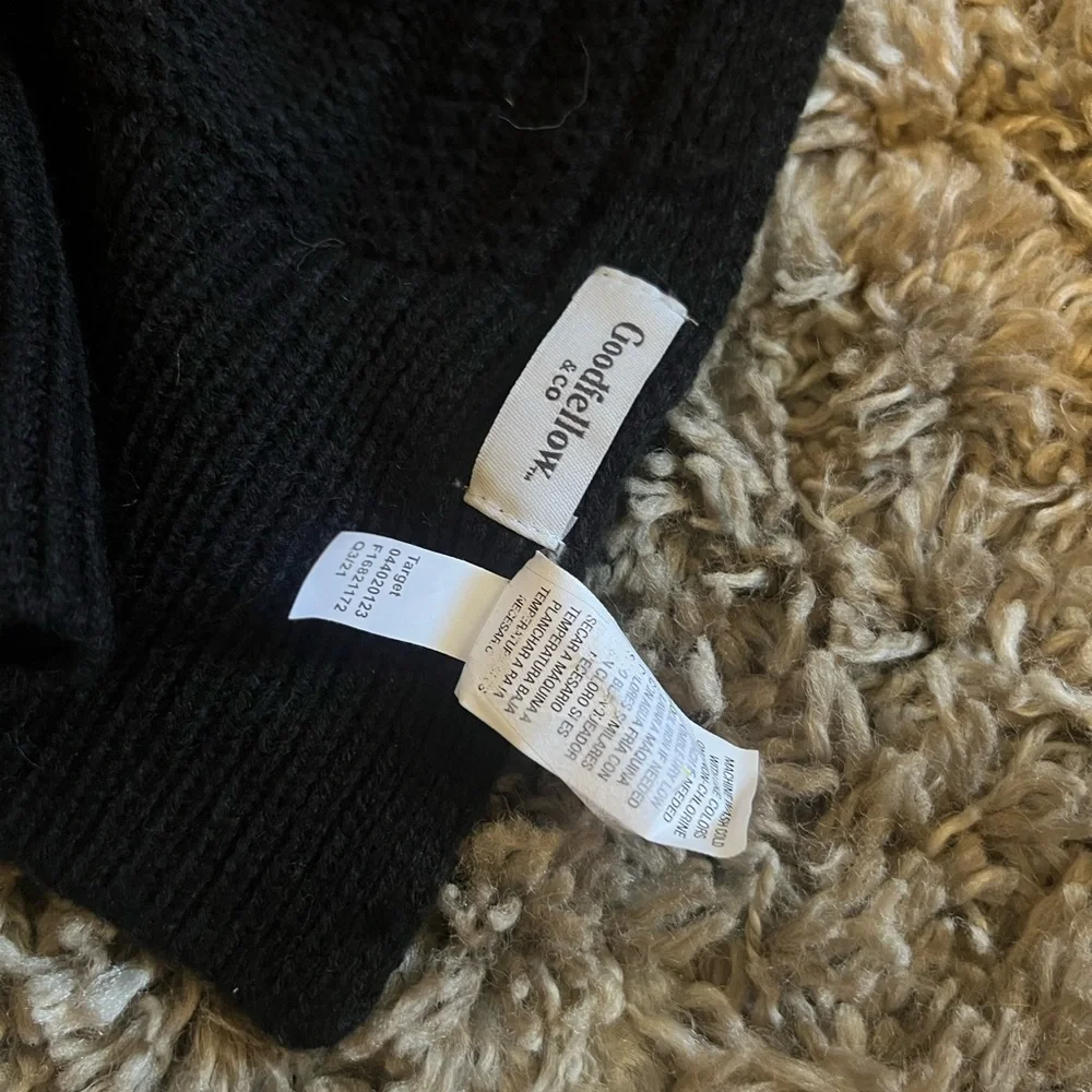 NWOT Goodfellow black oblong‎ scarf